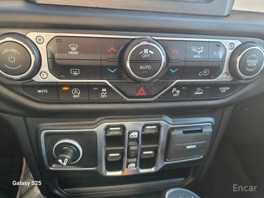 Фото 14 - Jeep Wrangler