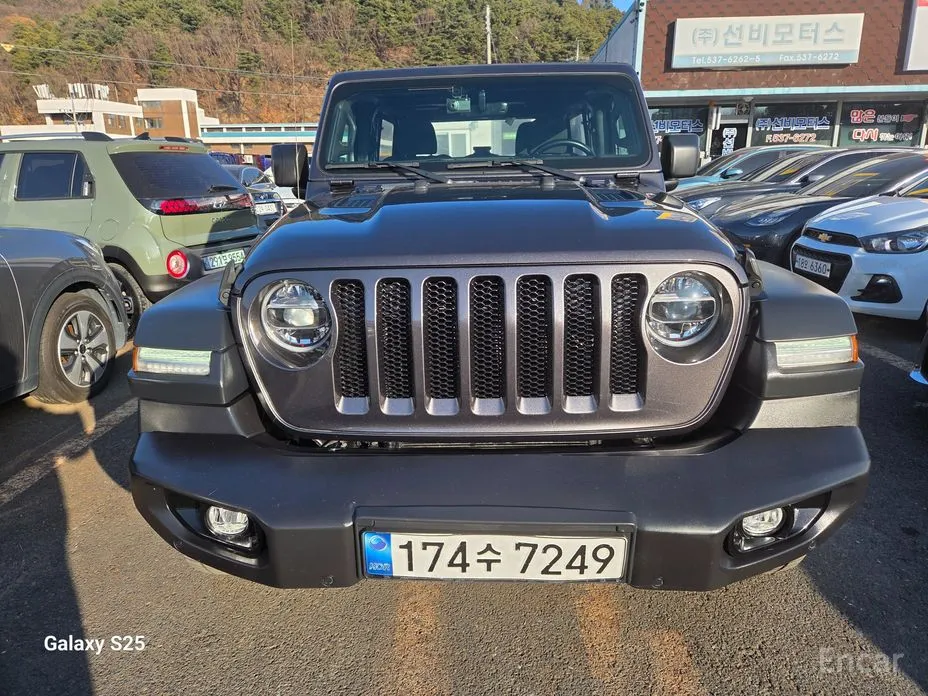 Фото 2 - Jeep Wrangler