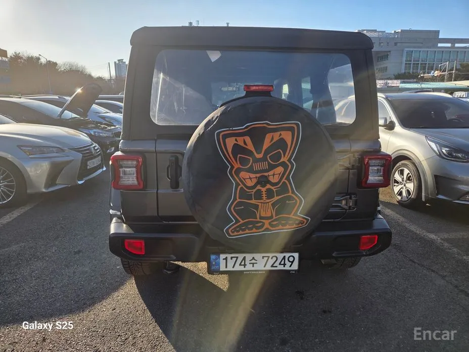 Фото 3 - Jeep Wrangler