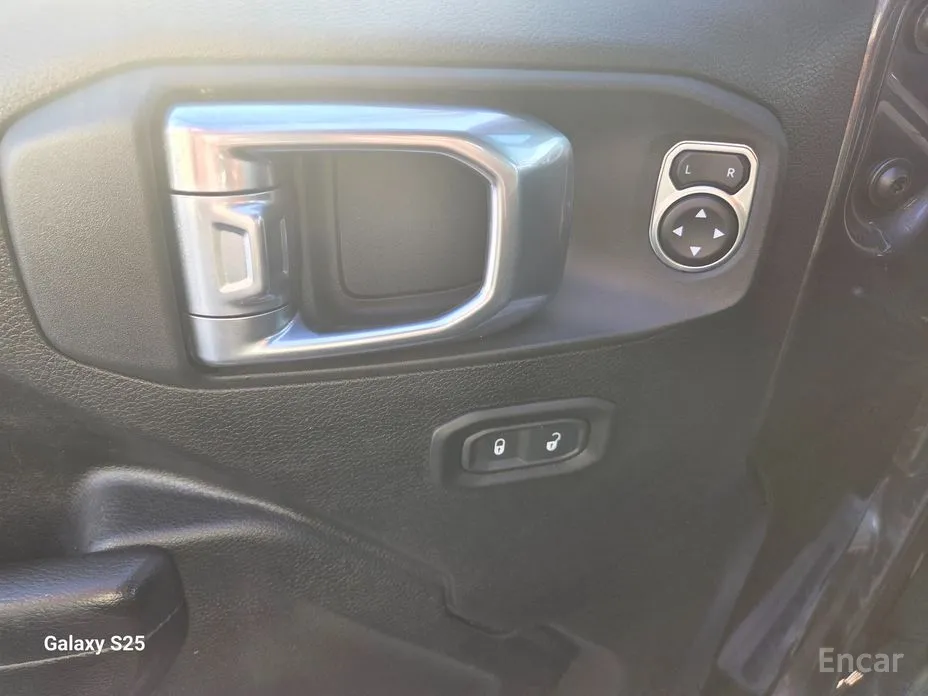 Фото 8 - Jeep Wrangler