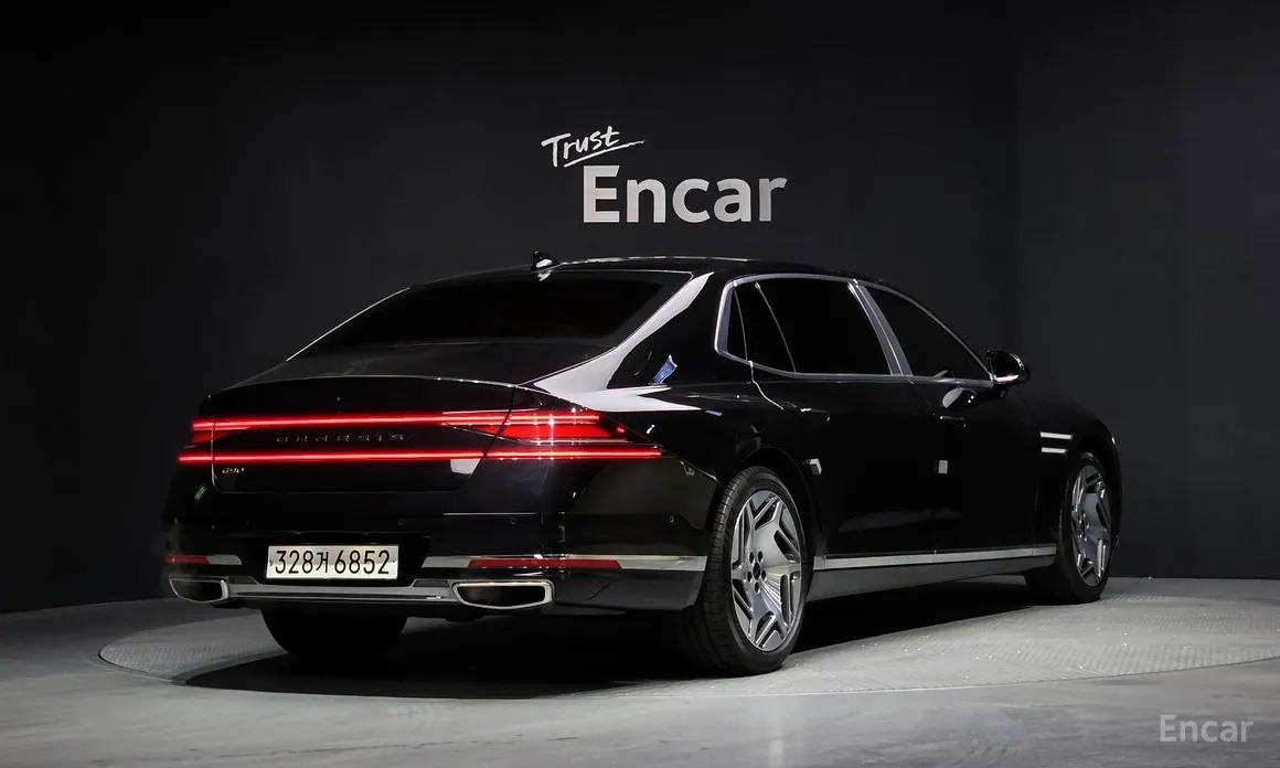 Фото 2 - Genesis G90