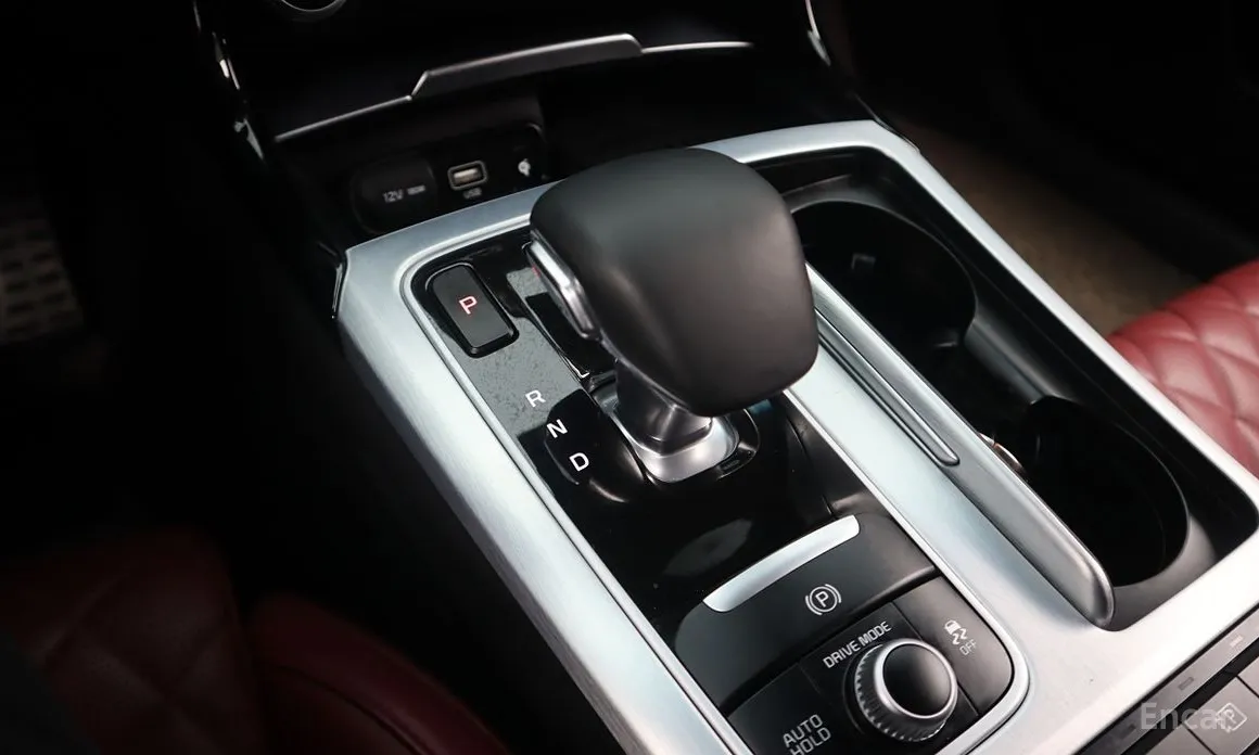 Фото 14 - Kia Stinger