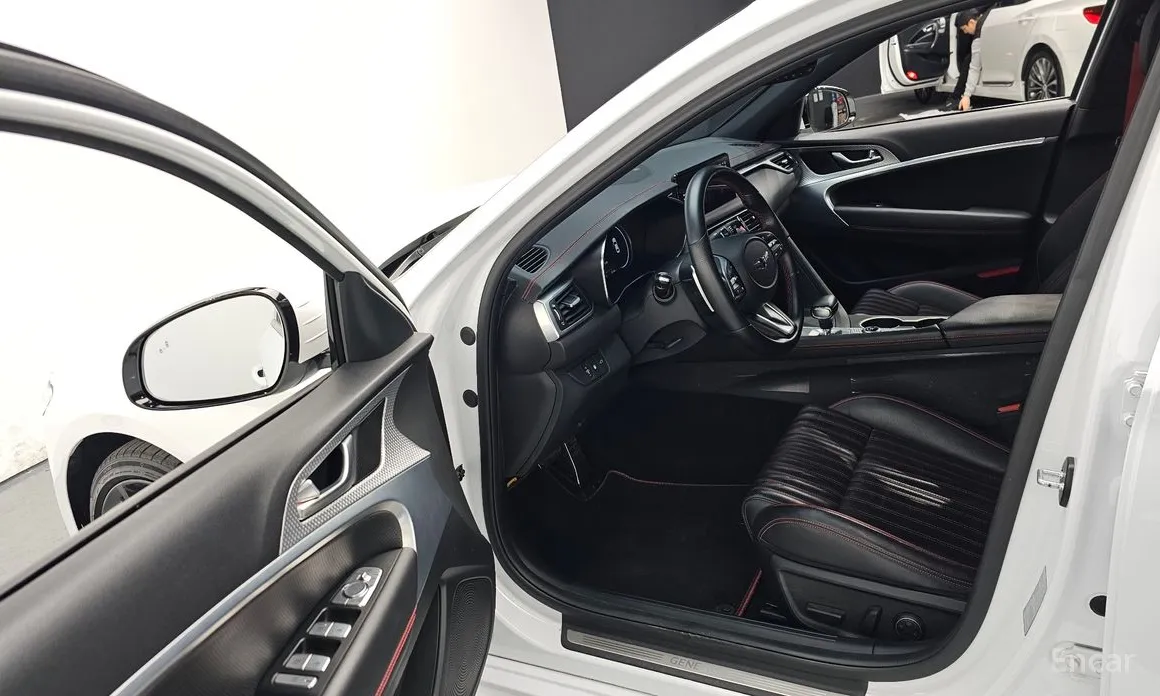 Photo 10 - Genesis G70
