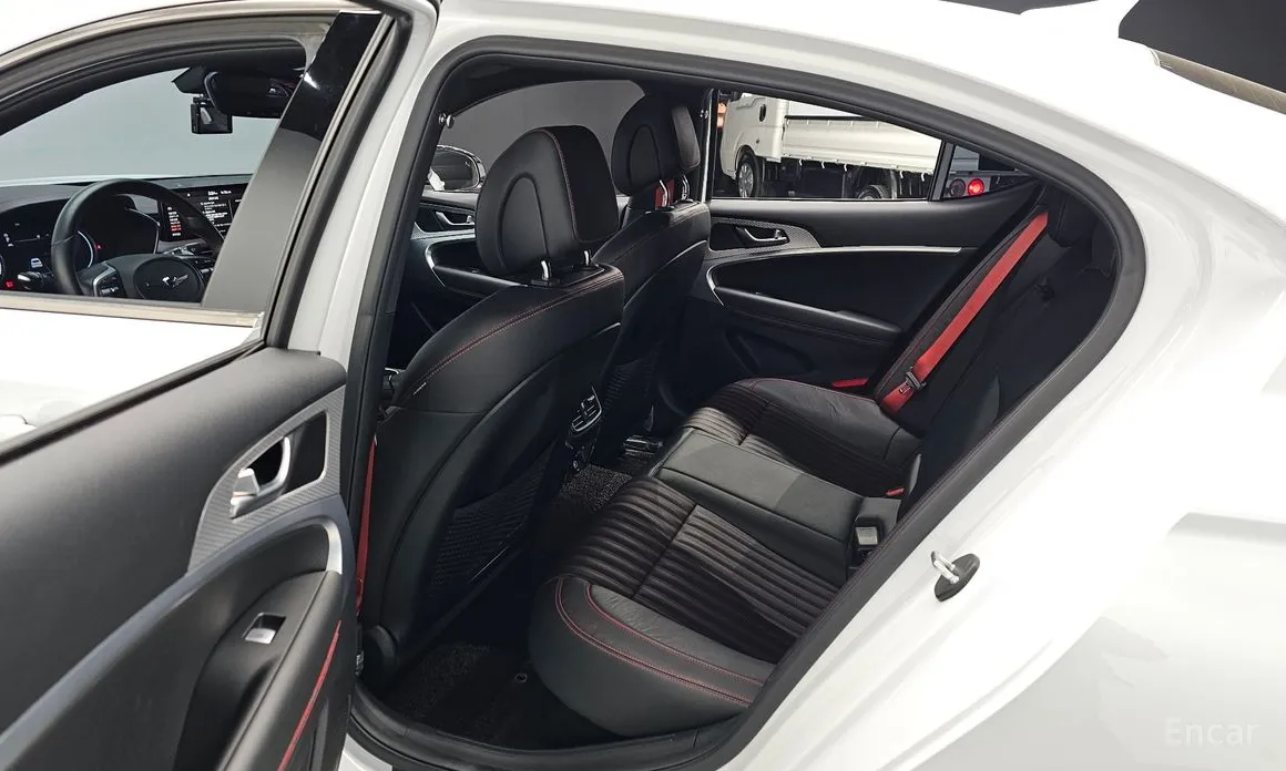Photo 11 - Genesis G70