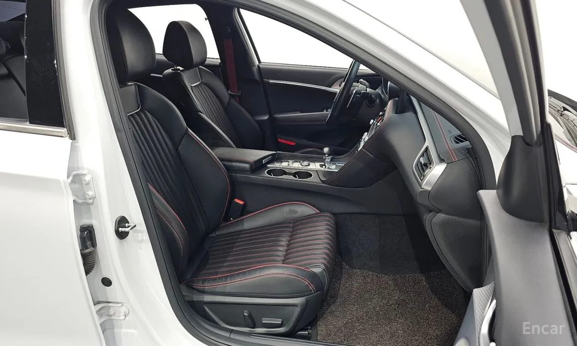 Photo 12 - Genesis G70