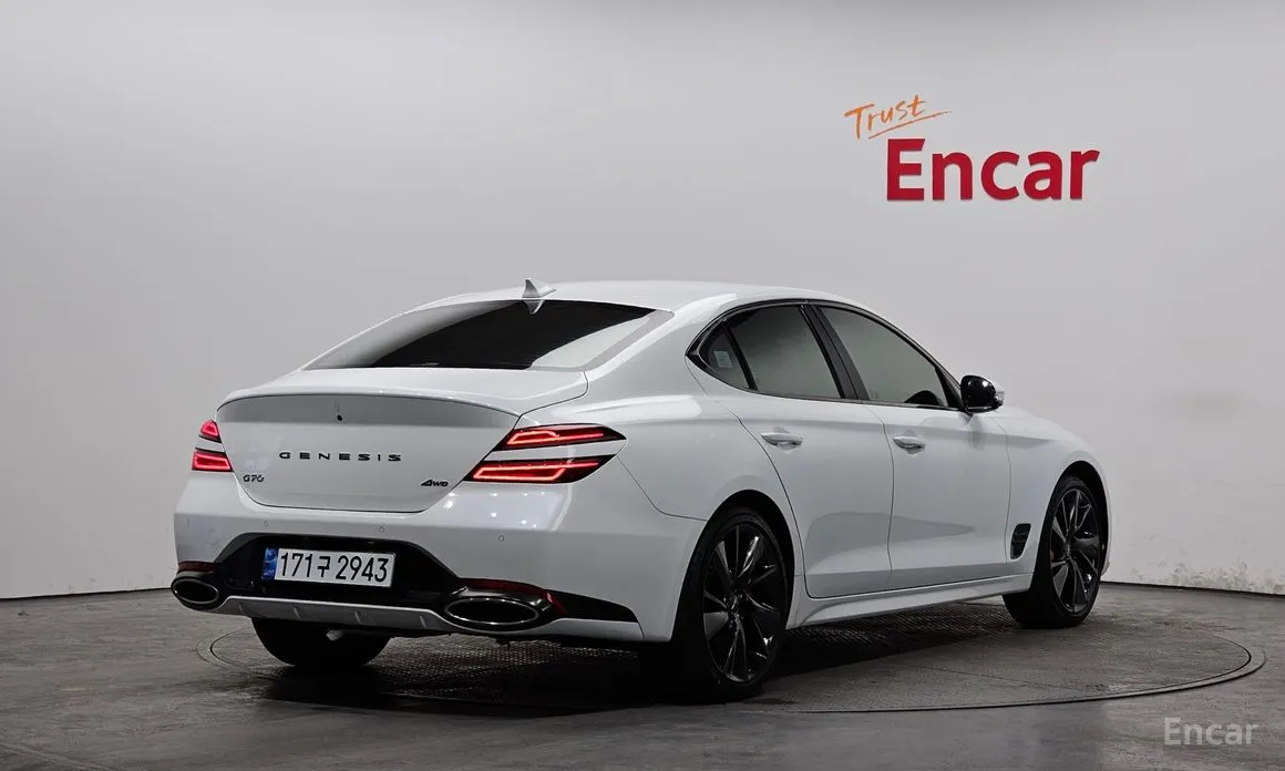 Photo 2 - Genesis G70