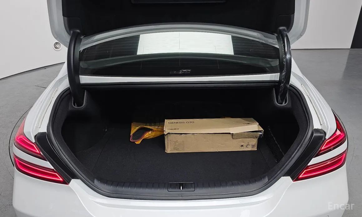 Photo 20 - Genesis G70