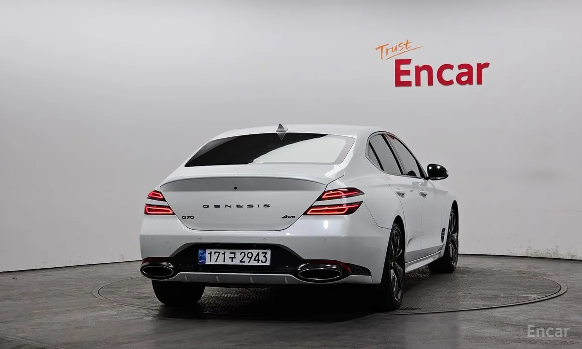 Photo 4 - Genesis G70