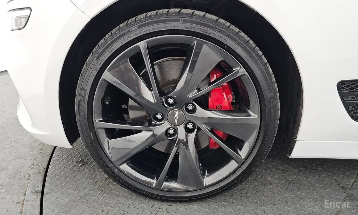 Photo 5 - Genesis G70