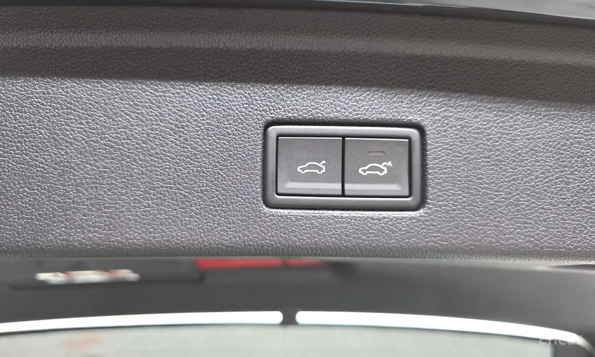 Фото 20 - Volkswagen Touareg