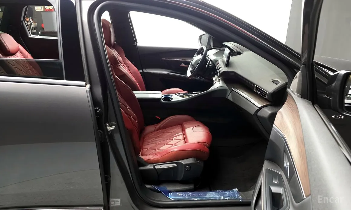 Фото 11 - Peugeot 5008