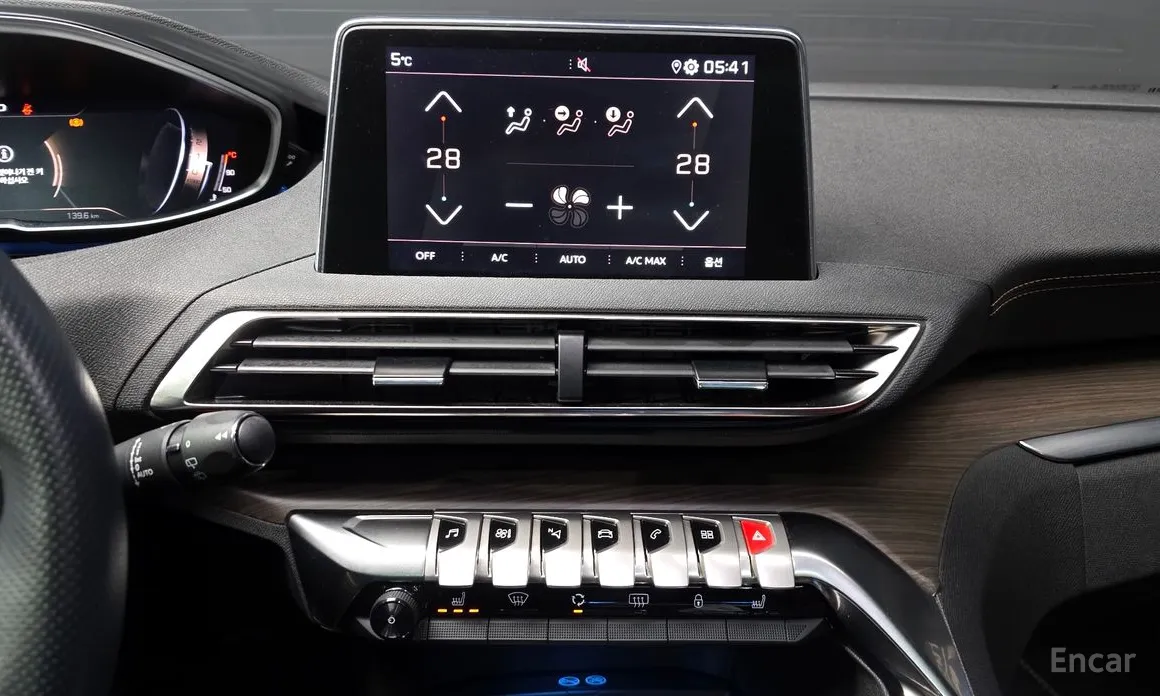 Фото 14 - Peugeot 5008