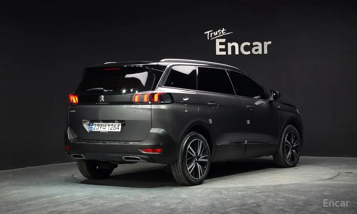 Фото 2 - Peugeot 5008