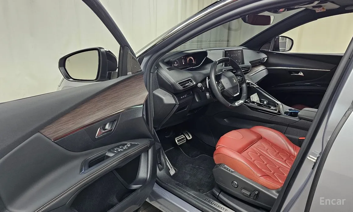 Фото 10 - Peugeot 5008