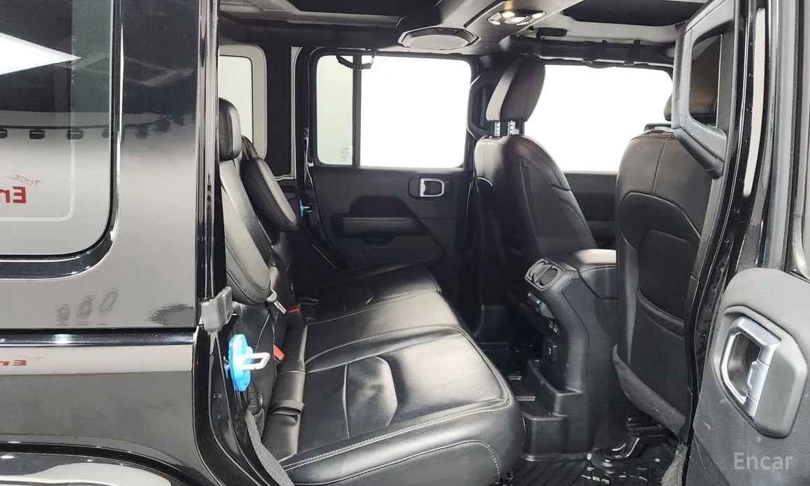 Фото 12 - Jeep Wrangler