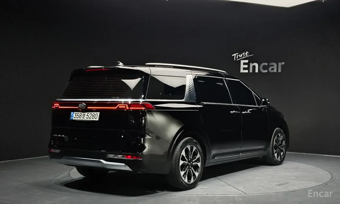 Фото 2 - Kia Carnival