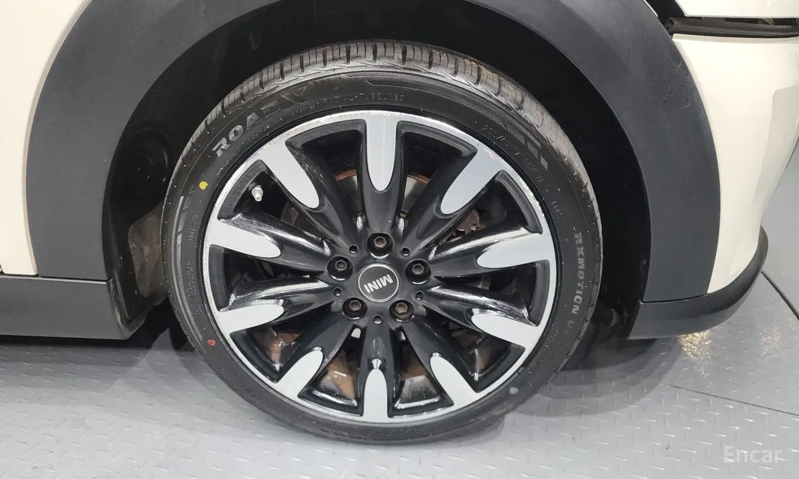 Фото 5 - Mini Cooper Convertible