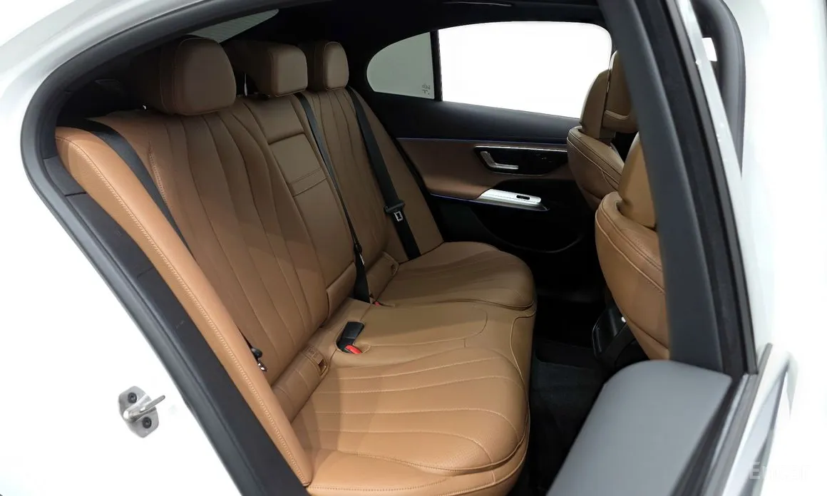 Фото 12 - Mercedes-Benz E-Class