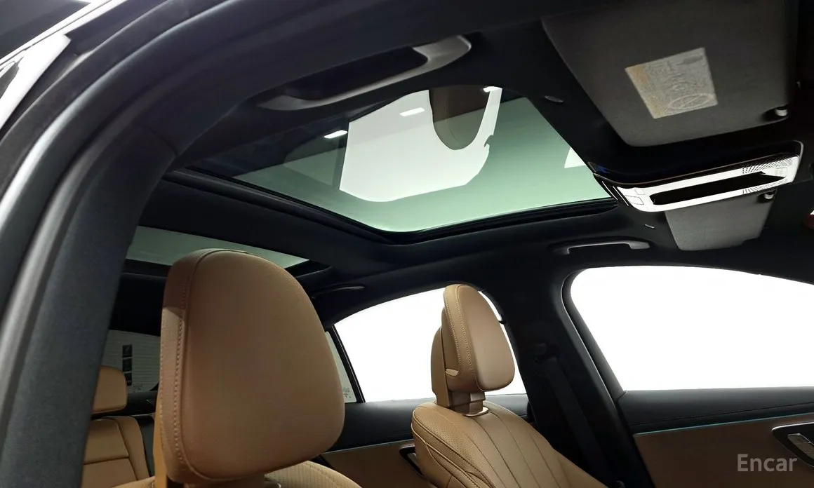 Фото 17 - Mercedes-Benz E-Class