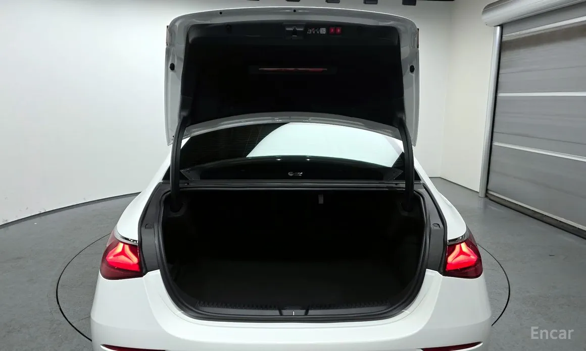 Фото 20 - Mercedes-Benz E-Class