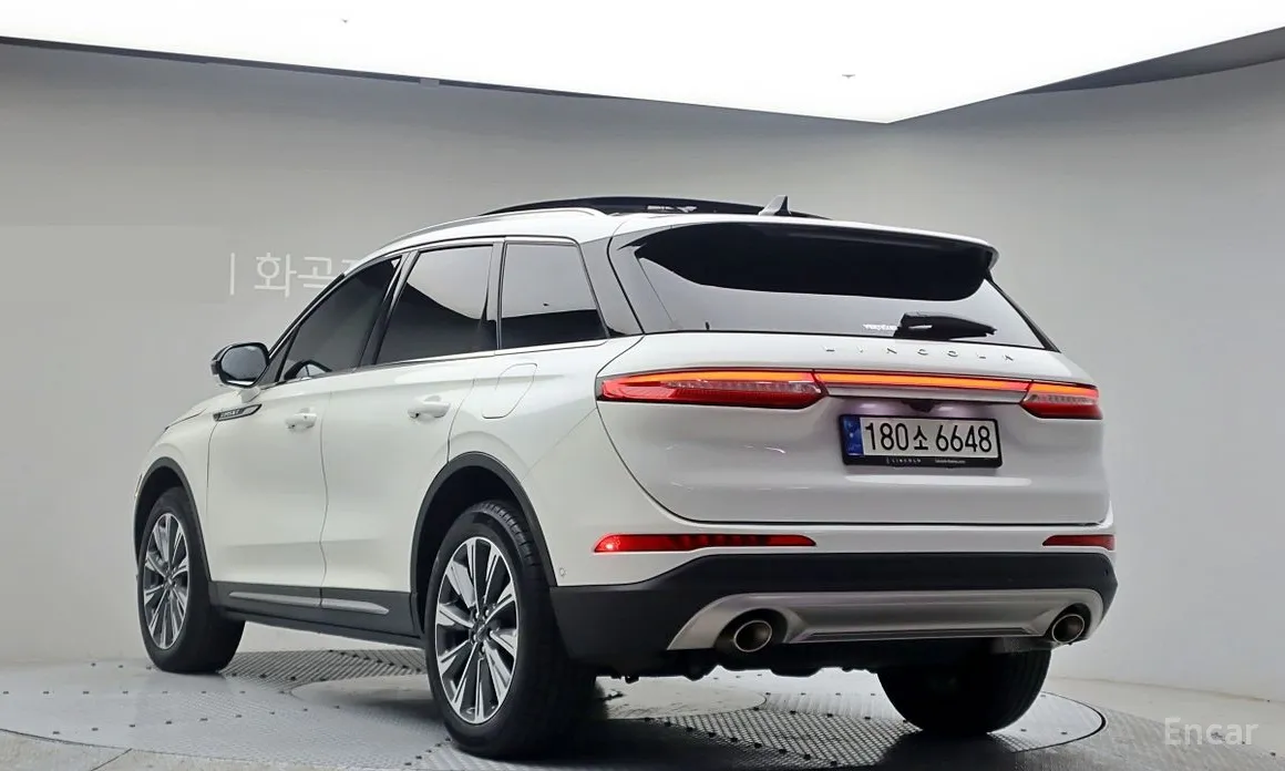 Фото 2 - Lincoln Corsair