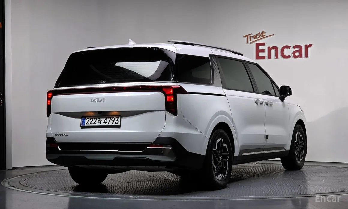 Фото 2 - Kia Carnival