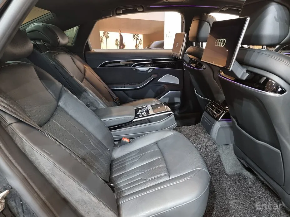 Фото 10 - Audi A8