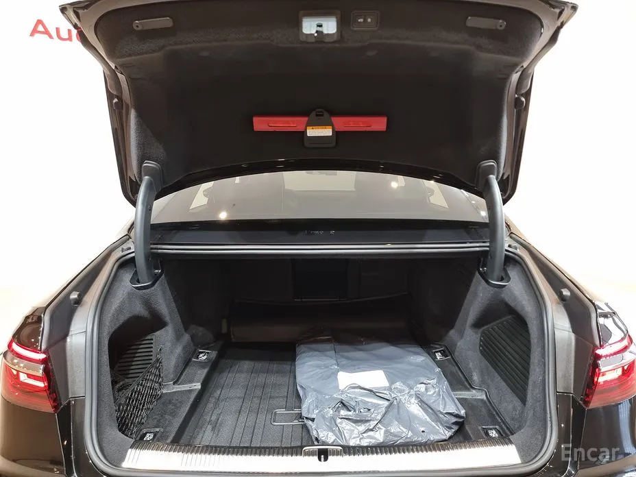 Фото 15 - Audi A8