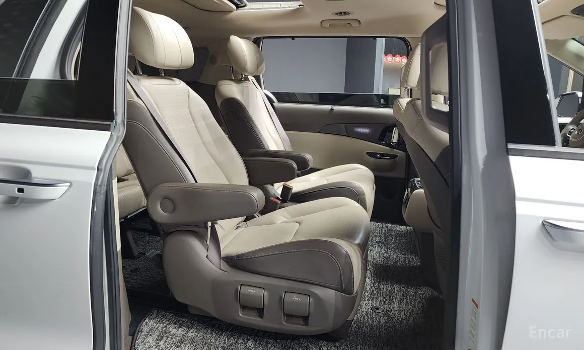 Фото 12 - Kia Carnival