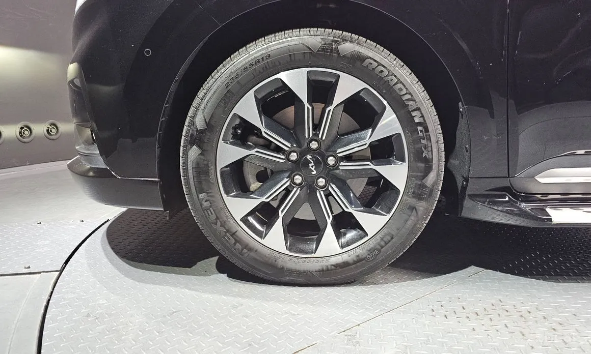 Фото 5 - Kia Carnival