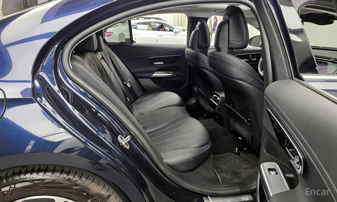 Фото 12 - Mercedes-Benz E-Class