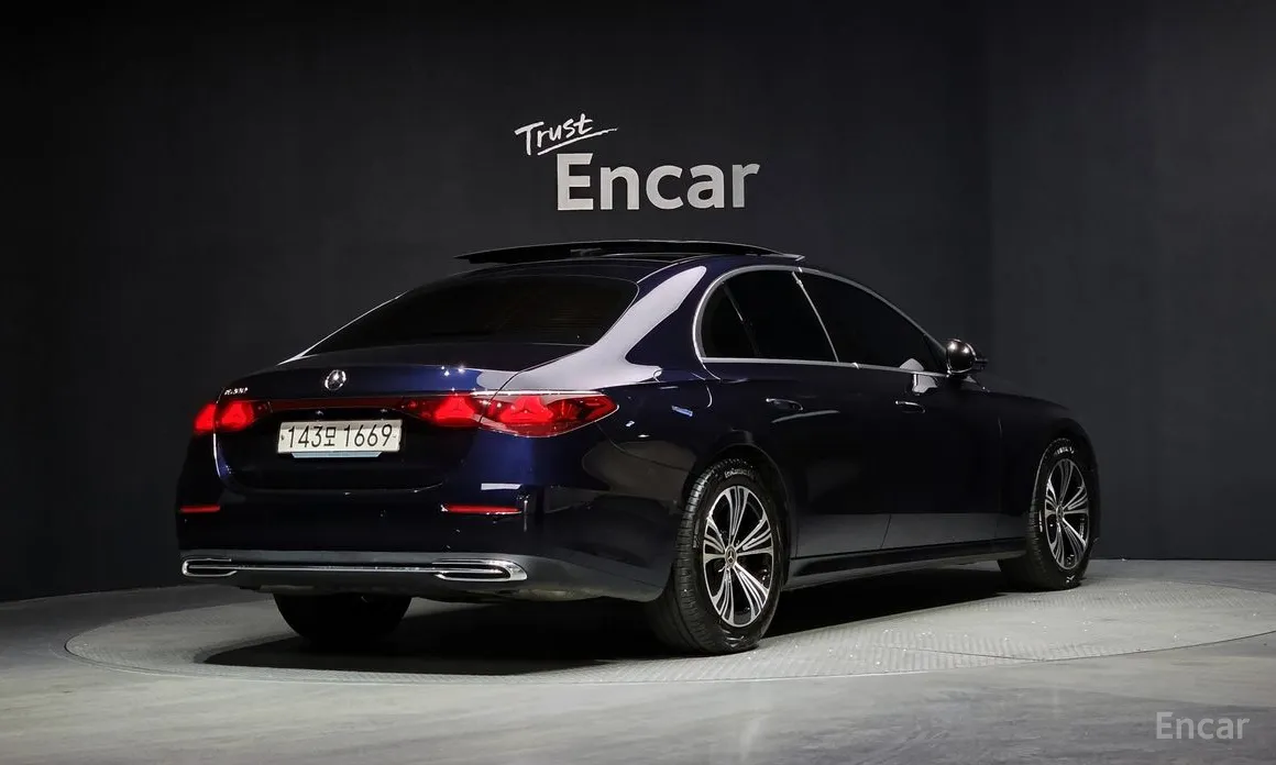 Фото 2 - Mercedes-Benz E-Class