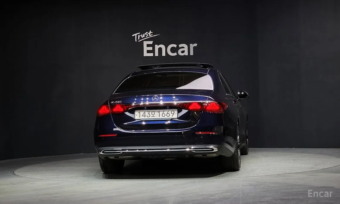 Фото 4 - Mercedes-Benz E-Class