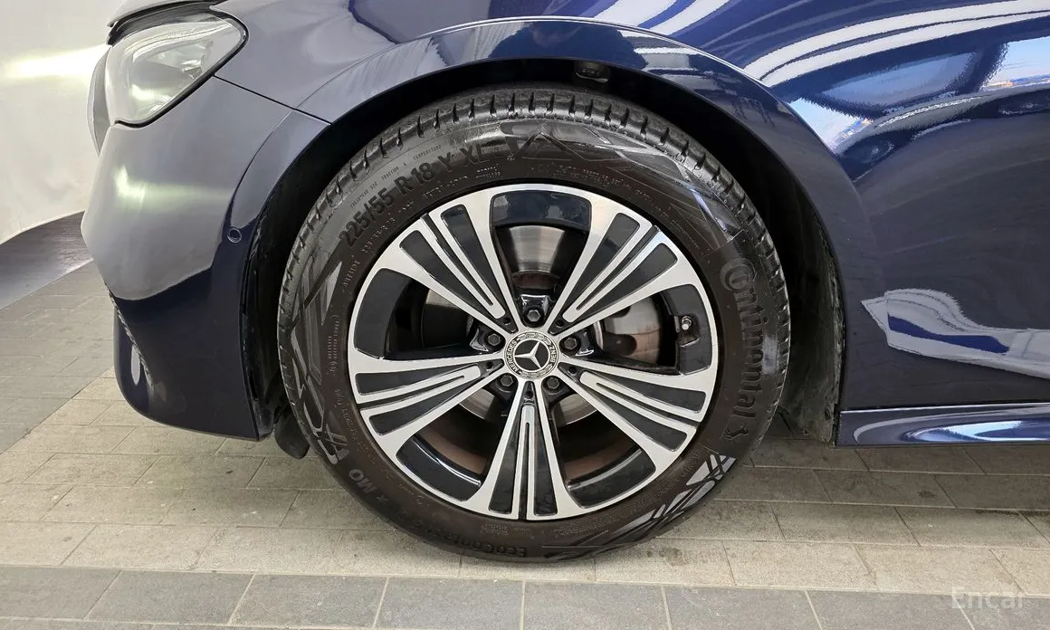 Фото 5 - Mercedes-Benz E-Class