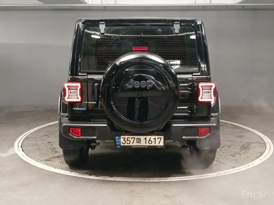 Фото 2 - Jeep Wrangler