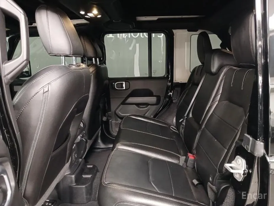 Фото 4 - Jeep Wrangler