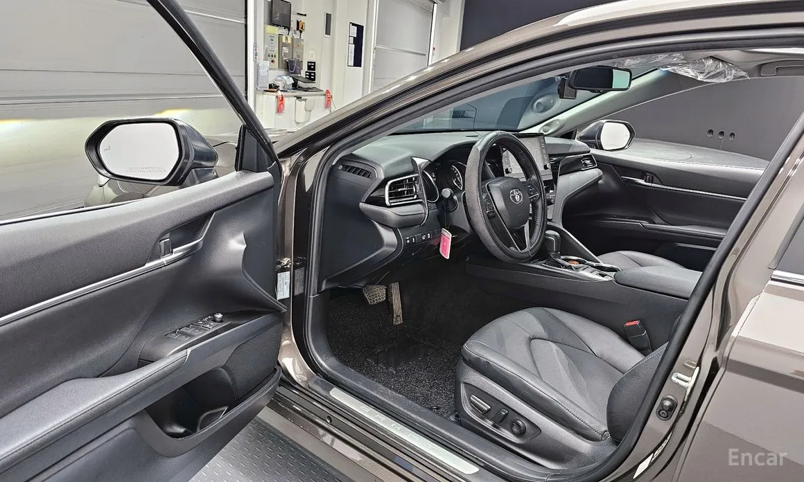 Фото 10 - Toyota Camry