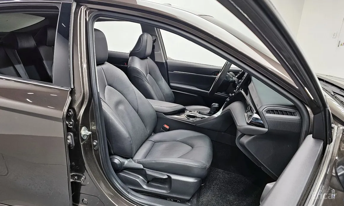 Фото 12 - Toyota Camry