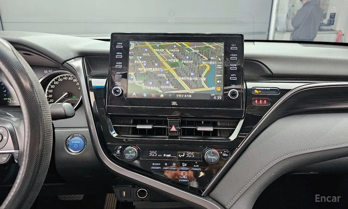 Фото 19 - Toyota Camry