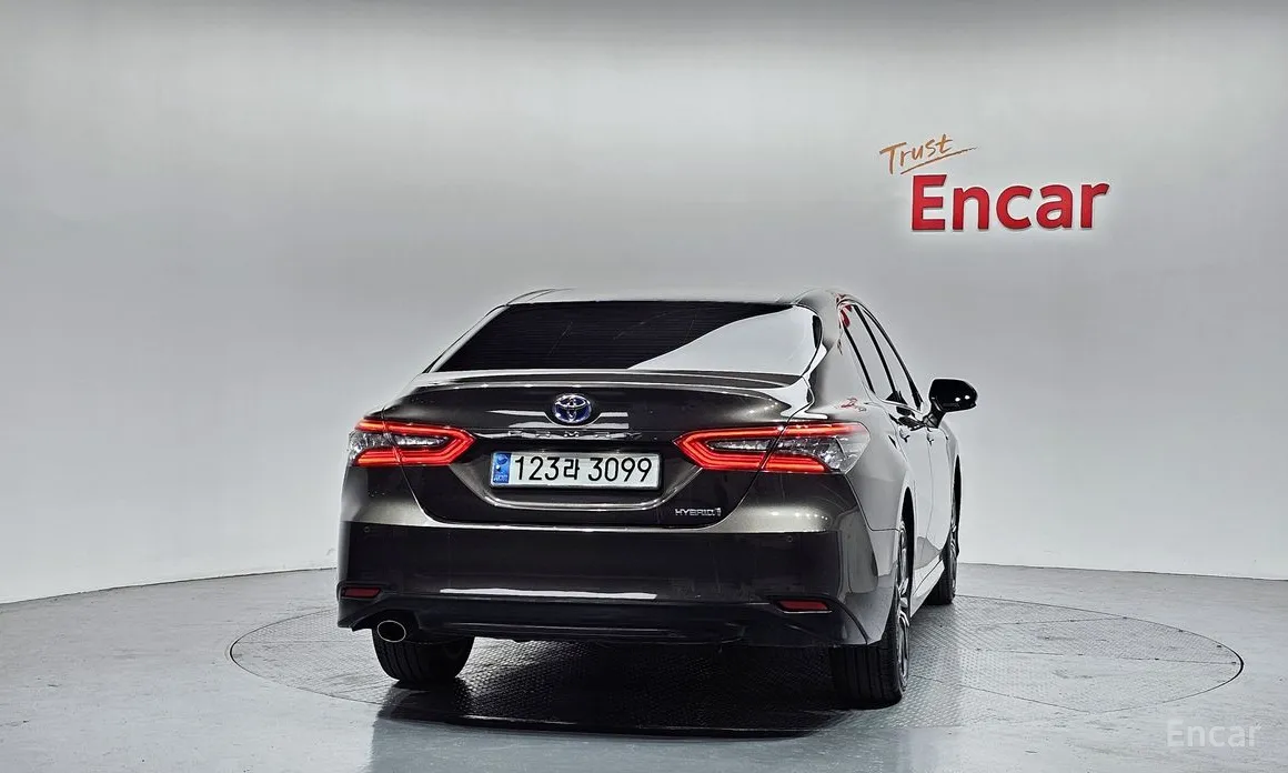 Фото 4 - Toyota Camry