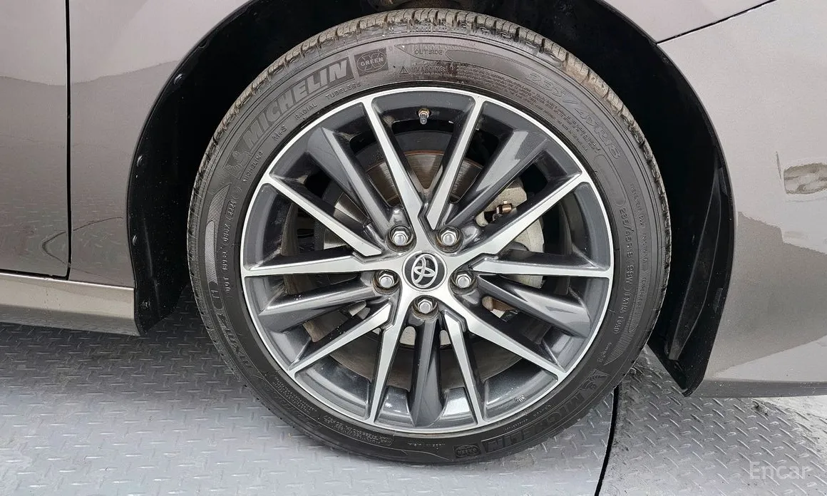 Фото 5 - Toyota Camry