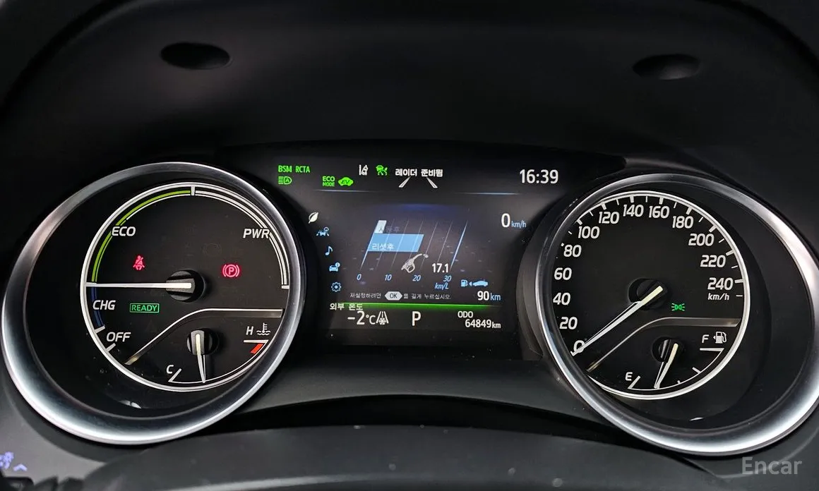 Фото 8 - Toyota Camry