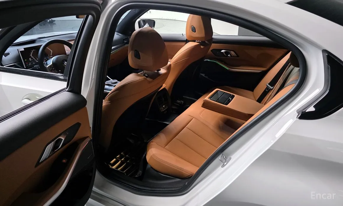 Photo 11 - BMW 3 Series