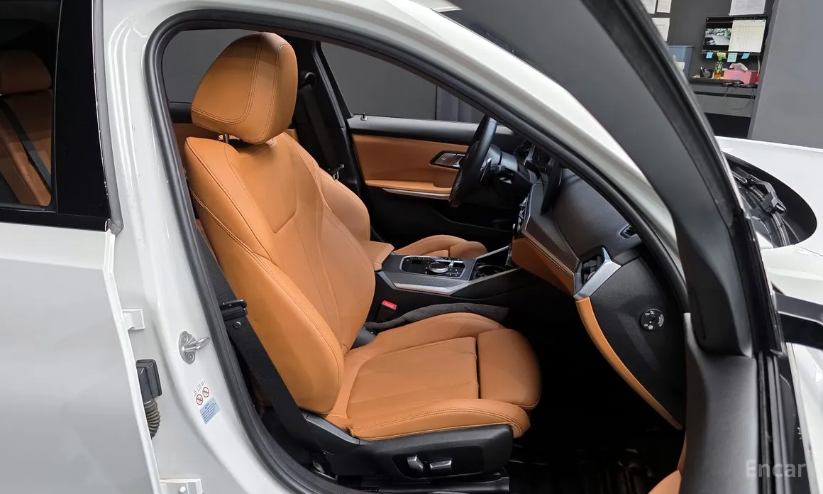 Photo 12 - BMW 3 Series