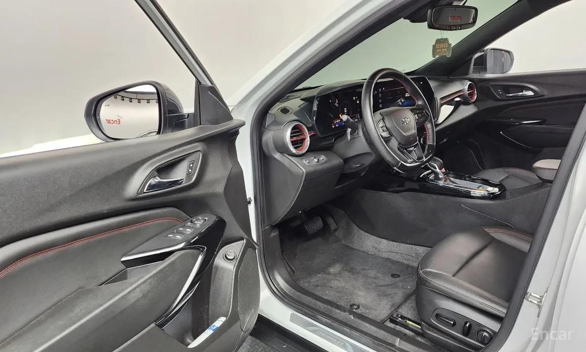 Photo 10 - Chevrolet Trax