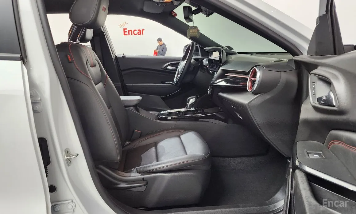 Photo 11 - Chevrolet Trax