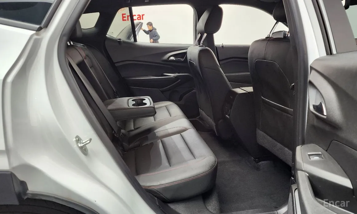 Photo 12 - Chevrolet Trax