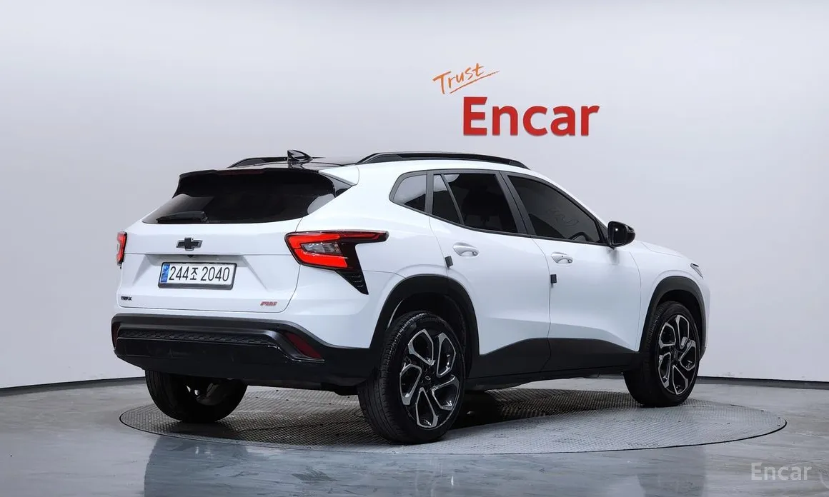 Photo 2 - Chevrolet Trax