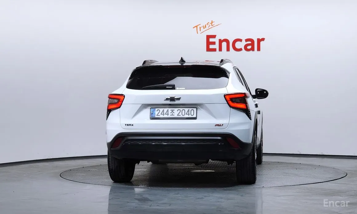 Photo 4 - Chevrolet Trax