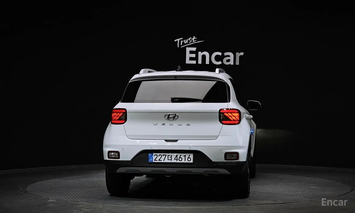 Фото 4 - Hyundai Venue